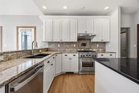 Kitchen - 195 Morgan Ct, Cedar Rapids, IA 52411 photo 3 of 5