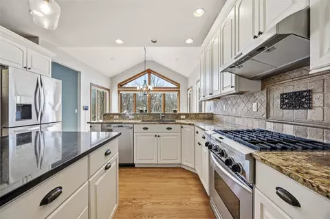 Kitchen - 195 Morgan Ct, Cedar Rapids, IA 52411 photo 2 of 5