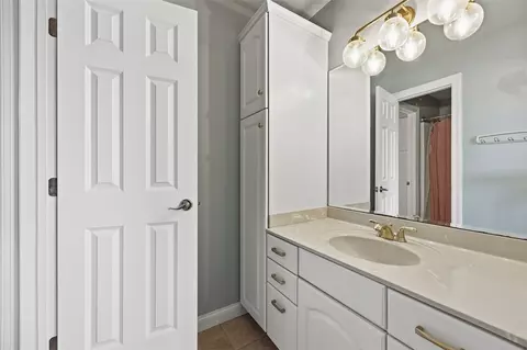 Bath - 195 Morgan Ct, Cedar Rapids, IA 52411 photo 5 of 7