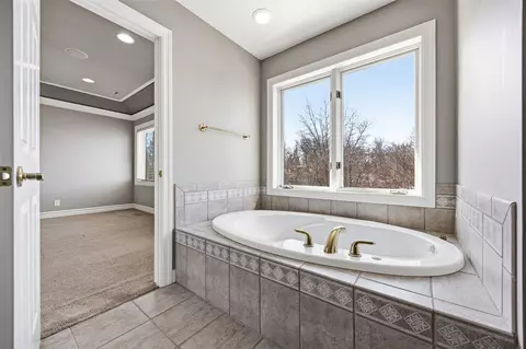 Bath - 195 Morgan Ct, Cedar Rapids, IA 52411 photo 3 of 7