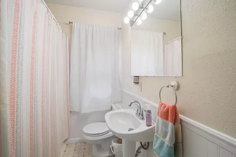 Bath - 115 Carolina Ave, Waterloo, IA 50701 photo 1 of 1