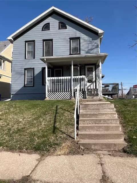 366 7th Ave SW, Cedar Rapids, IA 52404