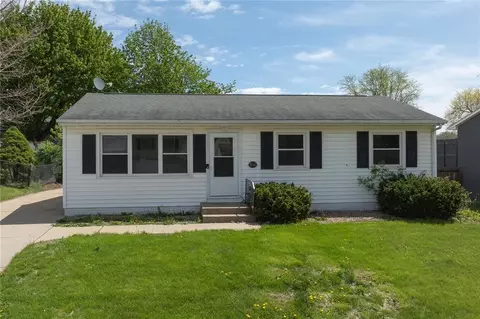 1625 S View Dr NW, Cedar Rapids, IA 52405