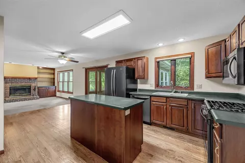Kitchen - 3333 Riverside Dr, Cedar Rapids, IA 52411 photo 2 of 3