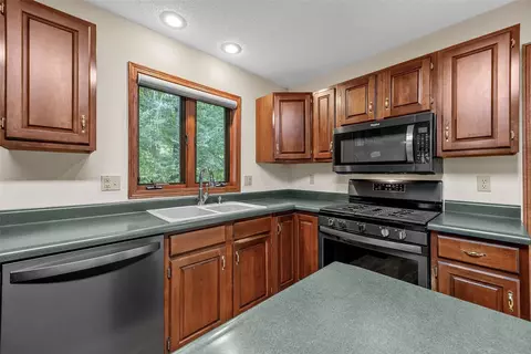 Kitchen - 3333 Riverside Dr, Cedar Rapids, IA 52411 photo 3 of 3