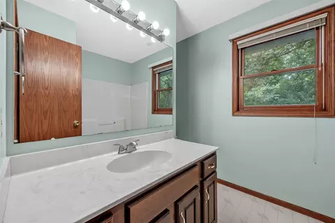 Bath - 3333 Riverside Dr, Cedar Rapids, IA 52411 photo 2 of 2