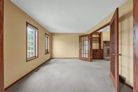 Living - 3333 Riverside Dr, Cedar Rapids, IA 52411 photo 1 of 3