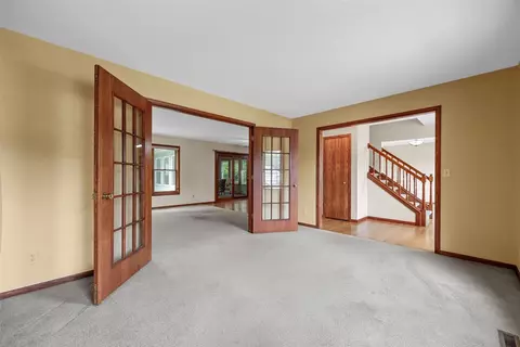 Living - 3333 Riverside Dr, Cedar Rapids, IA 52411 photo 2 of 3