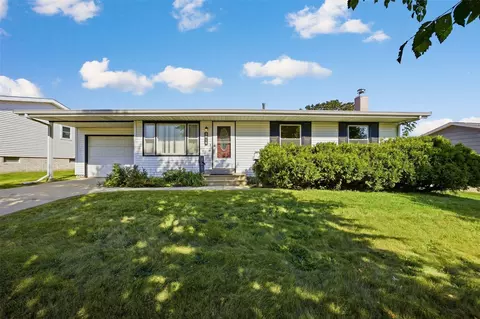 5818 Eastview Ave SW, Cedar Rapids, IA 52404