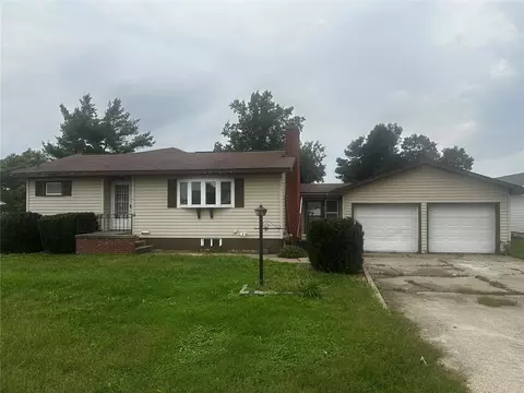 300 1st St W, Newhall, IA 52315