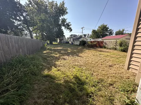 Exterior - 1625 E Ave NE, Cedar Rapids, IA 52402 photo 2 of 3