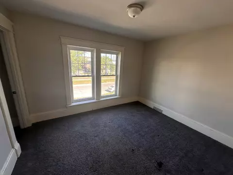 Bedroom - 1625 E Ave NE, Cedar Rapids, IA 52402 photo 1 of 2