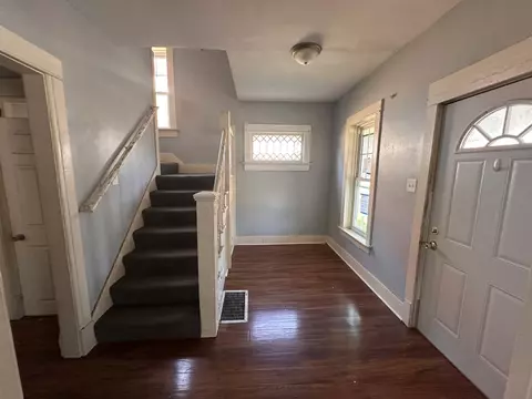 Entry Way - 1625 E Ave NE, Cedar Rapids, IA 52402 photo 1 of 1