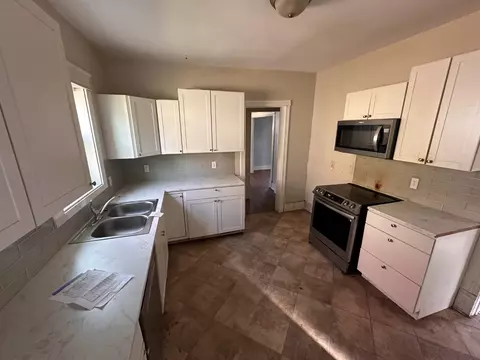 Kitchen - 1625 E Ave NE, Cedar Rapids, IA 52402 photo 1 of 1