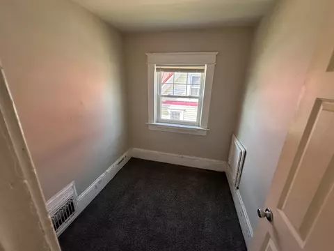 Bedroom - 1625 E Ave NE, Cedar Rapids, IA 52402 photo 2 of 2