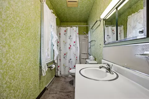 Bath - 544 E 4th St, Tipton, IA 52772 photo 1 of 1