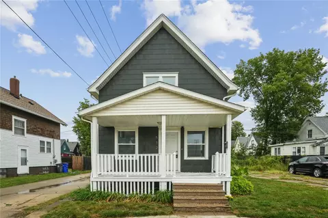 512 15th St NE, Cedar Rapids, IA 52402