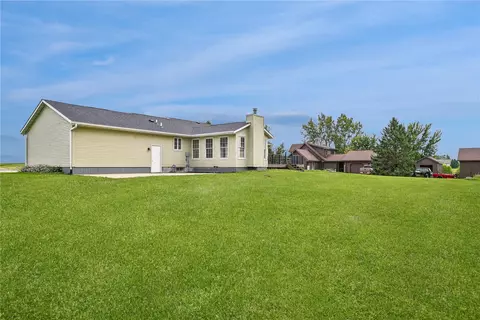 Exterior - 6203 32nd Ave, Shellsburg, IA 52332 photo 4 of 9