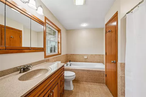 Bath - 6203 32nd Ave, Shellsburg, IA 52332 photo 2 of 4