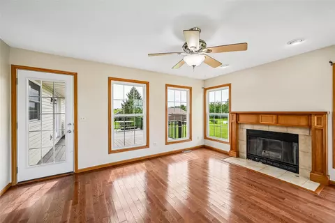 Living - 6203 32nd Ave, Shellsburg, IA 52332 photo 4 of 5