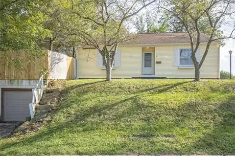 201 E 3rd St, Anamosa, IA 52205
