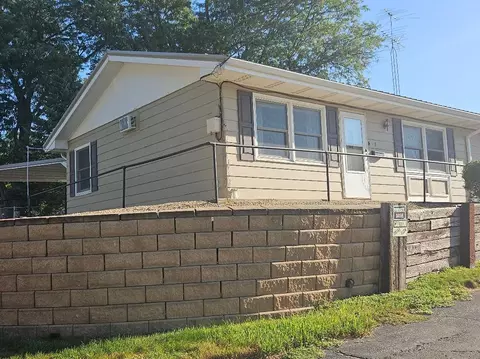 1306 10th Ave, Belle Plaine, IA 52208