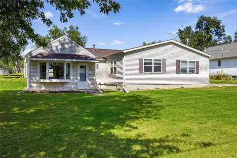 3632 Crestwood Dr NW, Cedar Rapids, IA 52405