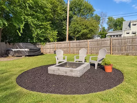 Exterior - 3823 E Avenue Ave NE, Cedar Rapids, IA 52402 photo 5 of 5