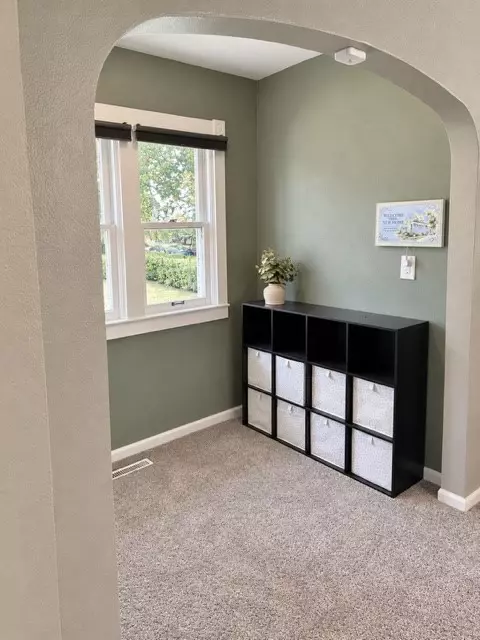 Entry Way - 3823 E Avenue Ave NE, Cedar Rapids, IA 52402 photo 1 of 1