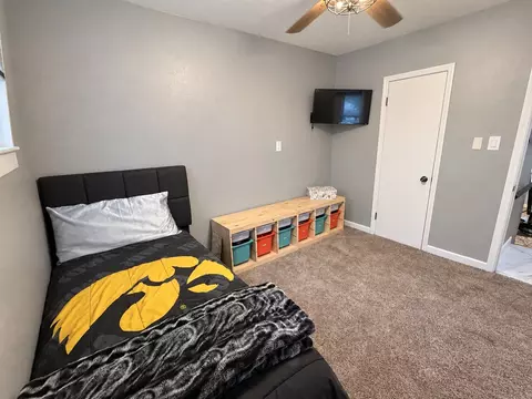 Bedroom - 3823 E Avenue Ave NE, Cedar Rapids, IA 52402 photo 4 of 7