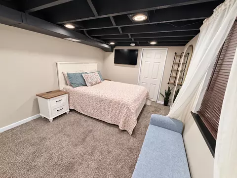 Bedroom - 3823 E Avenue Ave NE, Cedar Rapids, IA 52402 photo 6 of 7