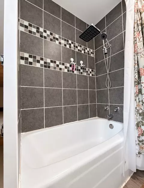 Bath - 3823 E Avenue Ave NE, Cedar Rapids, IA 52402 photo 2 of 3