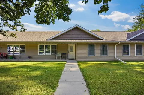 209 1st St SW #3, Hopkinton, IA 52237