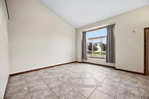 Living - 5013 N Willowbend Rd NE, Cedar Rapids, IA 52411 photo 2 of 4