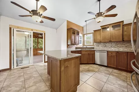 Kitchen - 5013 N Willowbend Rd NE, Cedar Rapids, IA 52411 photo 4 of 4