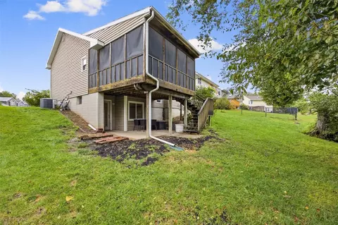 Exterior - 5013 N Willowbend Rd NE, Cedar Rapids, IA 52411 photo 4 of 4