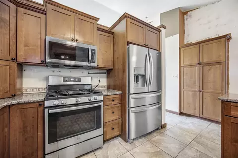 Kitchen - 5013 N Willowbend Rd NE, Cedar Rapids, IA 52411 photo 2 of 4