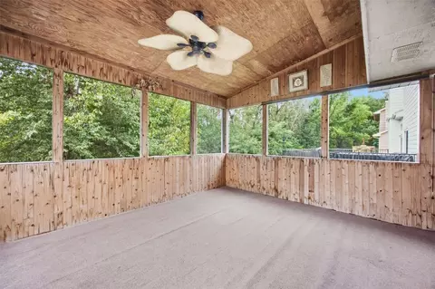 Exterior - 5013 N Willowbend Rd NE, Cedar Rapids, IA 52411 photo 3 of 4