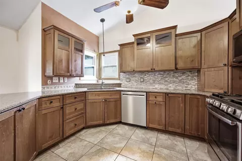 Kitchen - 5013 N Willowbend Rd NE, Cedar Rapids, IA 52411 photo 1 of 4