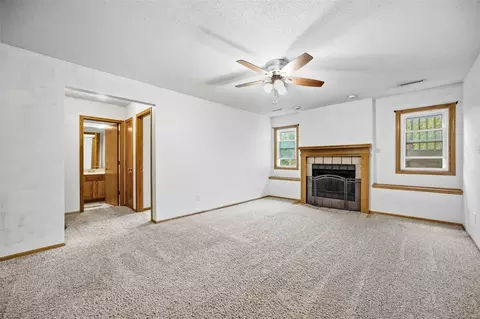 Living - 5013 N Willowbend Rd NE, Cedar Rapids, IA 52411 photo 3 of 4