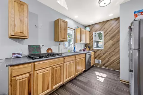 207 E 2nd St, Anamosa, IA 52205