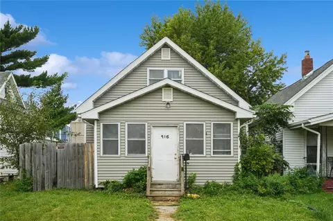 916 9th St SW, Cedar Rapids, IA 52404