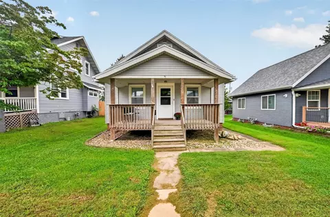 2136 C St SW, Cedar Rapids, IA 52404