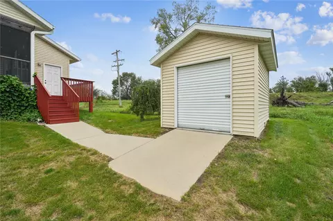 Exterior - 285 Jappa Rd, Ely, IA 52227 photo 6 of 6