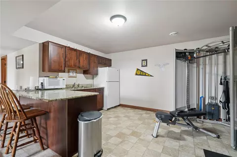 Kitchen - 285 Jappa Rd, Ely, IA 52227 photo 4 of 5