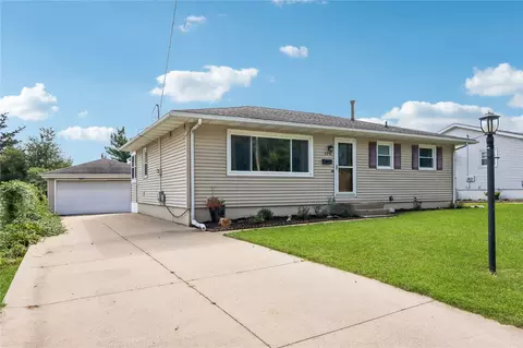 1711 34th St NE, Cedar Rapids, IA 52402