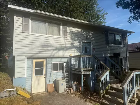 1511 4th St, Belle Plaine, IA 52208