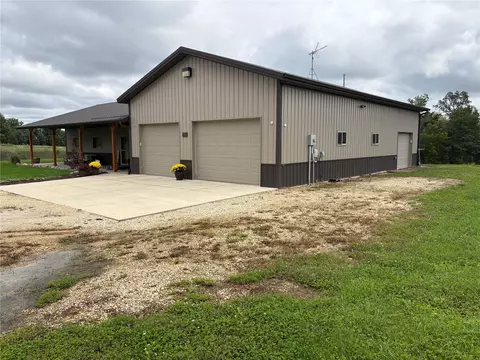 304 Buck Ridge Ct, Guttenberg, IA 52052