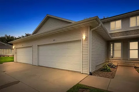 3535 Stoney Point Rd SW, Cedar Rapids, IA 52404