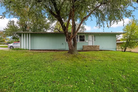 4216 Northwood Dr NE, Cedar Rapids, IA 52402